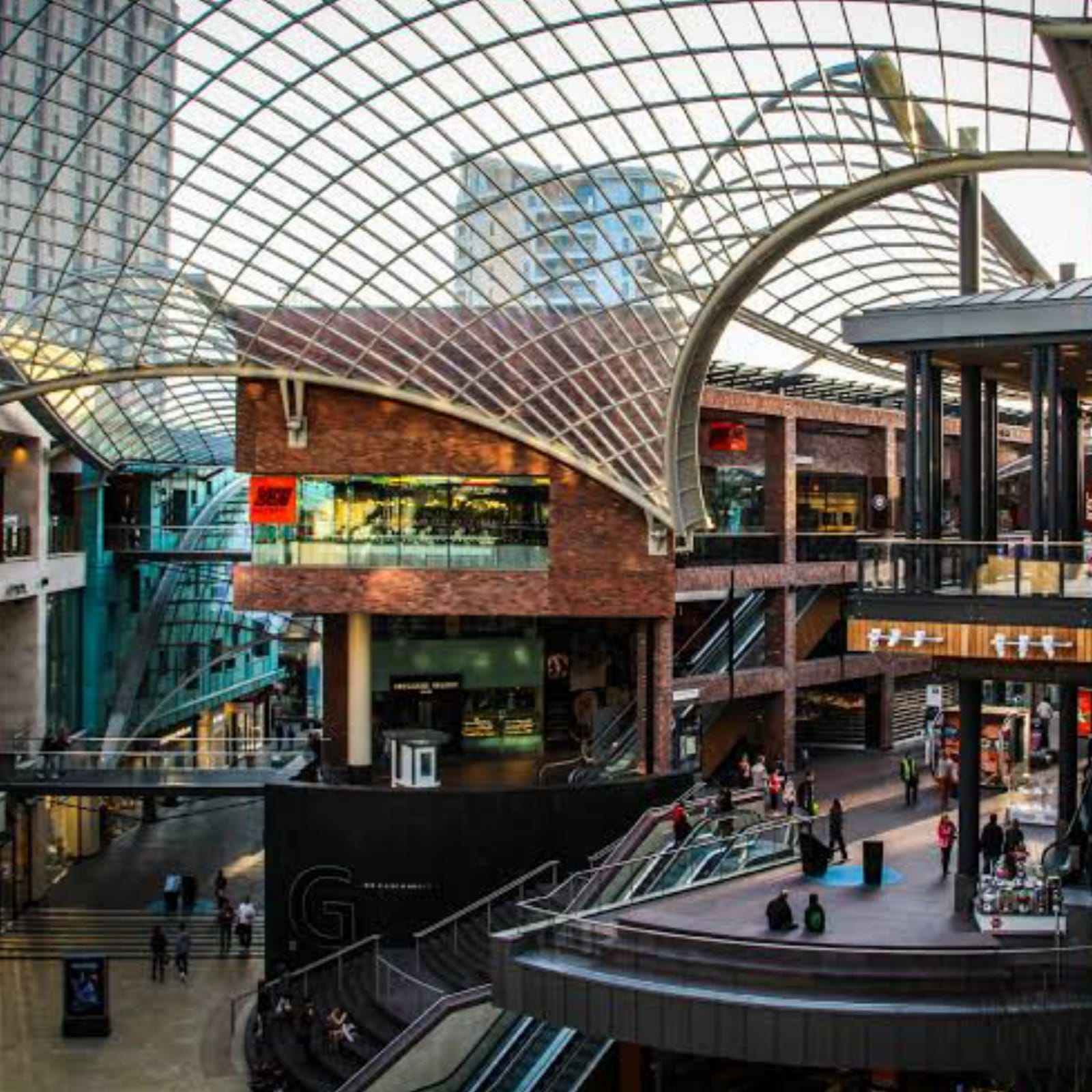 COMMERCIAL & MALL